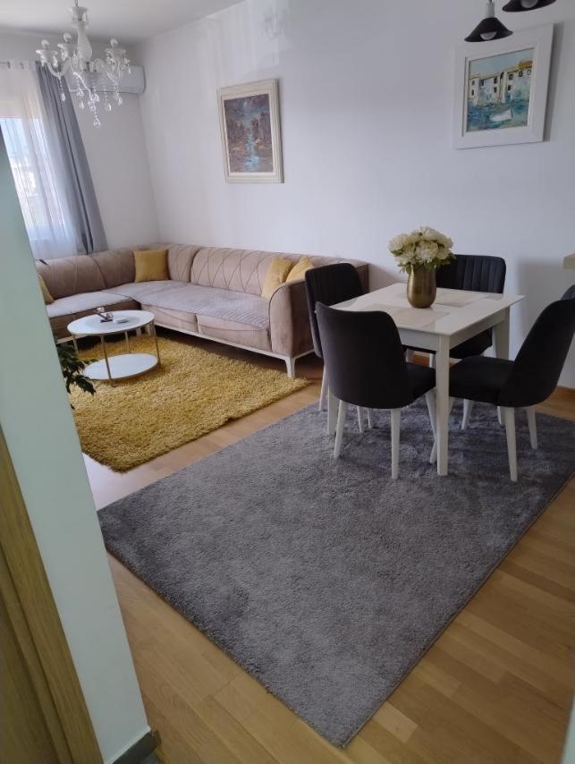 Lovely Apartment - Ljupki Stan بودغوريتْسا المظهر الخارجي الصورة
